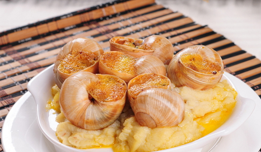 西班牙美食，蜗牛是一道极为名贵的美味菜肴