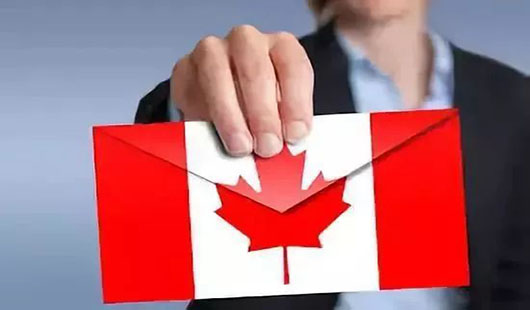 解讀：加拿大楓葉卡和加拿大移民紙分別有什么重要作用